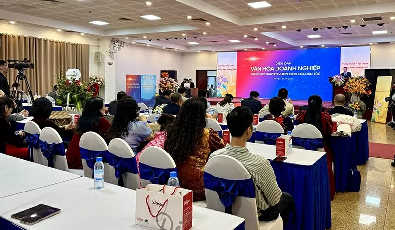 Quảng cảnh “Diễn đàn văn hóa doanh nghiệp trong kỷ nguyên vươn mình của dân tộc” Quảng cảnh “Diễn đàn văn hóa doanh nghiệp trong kỷ nguyên vươn mình của dân tộc”