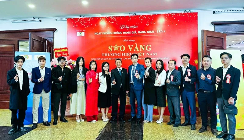 Các thành viên Hội chống hàng giả và Bảo vệ thương hiệu thành phố Hà Nội, Chi Hội Cầu Giấy. Các thành viên Hội chống hàng giả và Bảo vệ thương hiệu thành phố Hà Nội, Chi Hội Cầu Giấy.