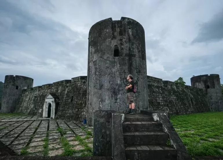 11C48: Maluku - miền đảo xanh thẳm của Indonesia