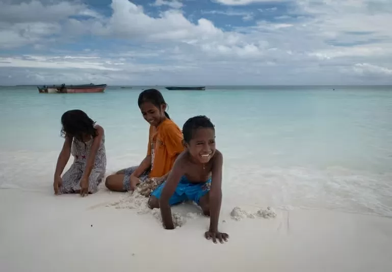 11C48: Maluku - miền đảo xanh thẳm của Indonesia 11C48: Maluku - miền đảo xanh thẳm của Indonesia