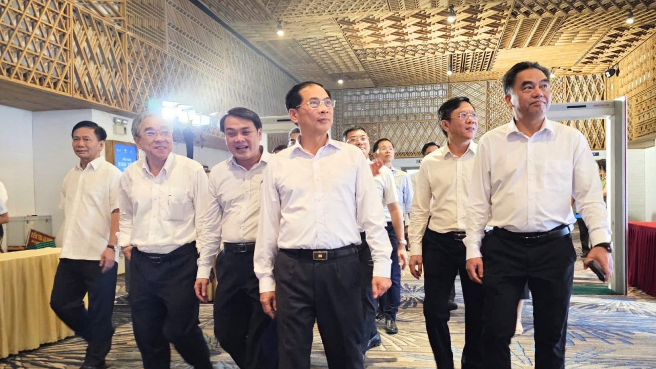 pho thu tuong bui thanh son tong duyet dien dan kinh te mua thu nam 2025