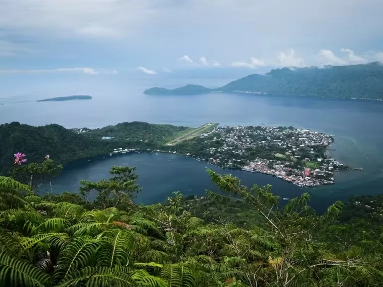 11C48: Maluku - miền đảo xanh thẳm của Indonesia