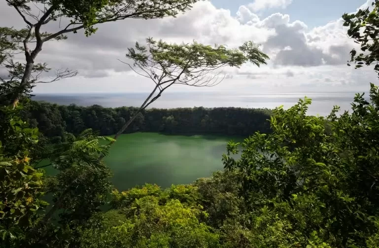 11C48: Maluku - miền đảo xanh thẳm của Indonesia 11C48: Maluku - miền đảo xanh thẳm của Indonesia