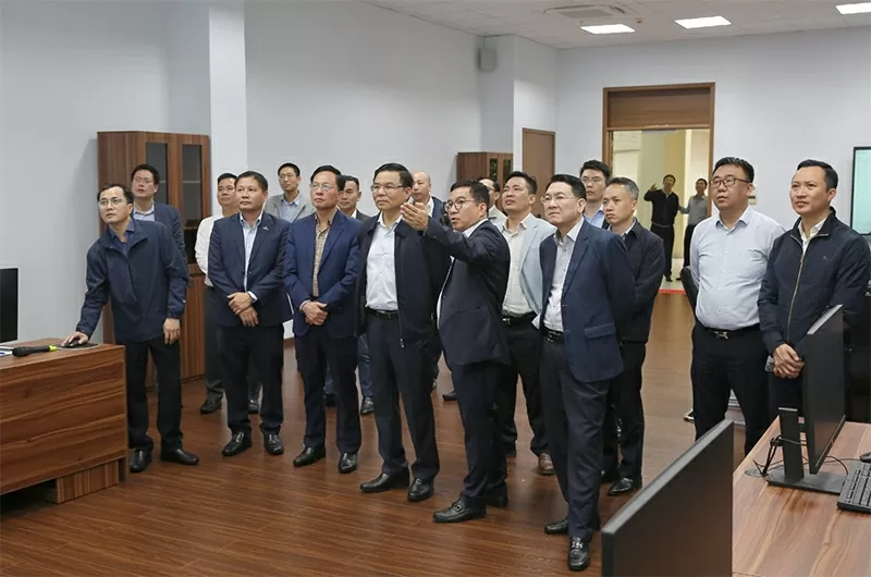 Chủ tịch PetroVietnam Lê Mạnh Hùng làm việc với Công ty cổ phần Lọc hóa dầu Bình Sơn