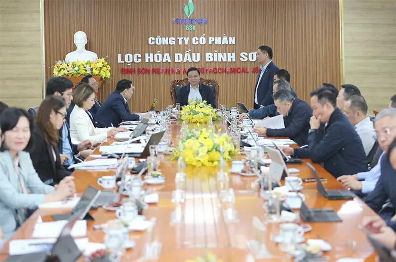 Chủ tịch PetroVietnam Lê Mạnh Hùng làm việc với Công ty cổ phần Lọc hóa dầu Bình Sơn