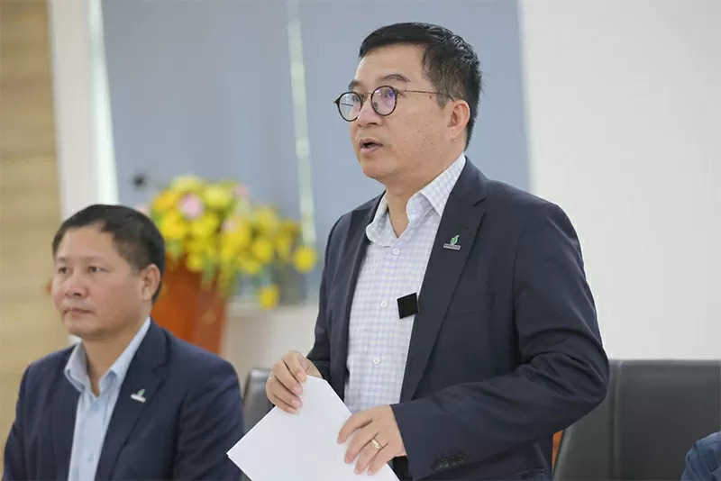 Chủ tịch PetroVietnam Lê Mạnh Hùng làm việc với Công ty cổ phần Lọc hóa dầu Bình Sơn