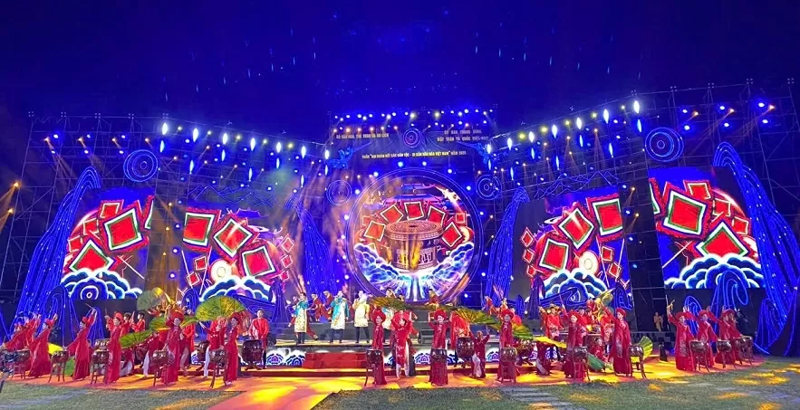 Tuần Đại đoàn kết các dân tộc - Di sản văn hóa Việt Nam năm 2025: Đoàn kết, một lòng hướng về miền Trung-Tây Nguyên Tuần Đại đoàn kết các dân tộc - Di sản văn hóa Việt Nam năm 2025 hướng về miền Trung - Tây Nguyên