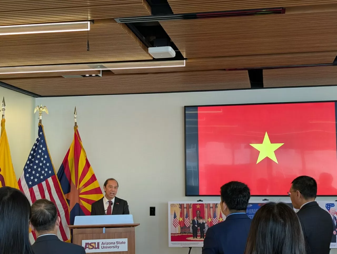 Khai mạc Triển lãm ảnh và thủ công mỹ nghệ Việt Nam tại Hoa Kỳ Khai mạc Triển lãm ảnh và thủ công mỹ nghệ Việt Nam tại Hoa Kỳ