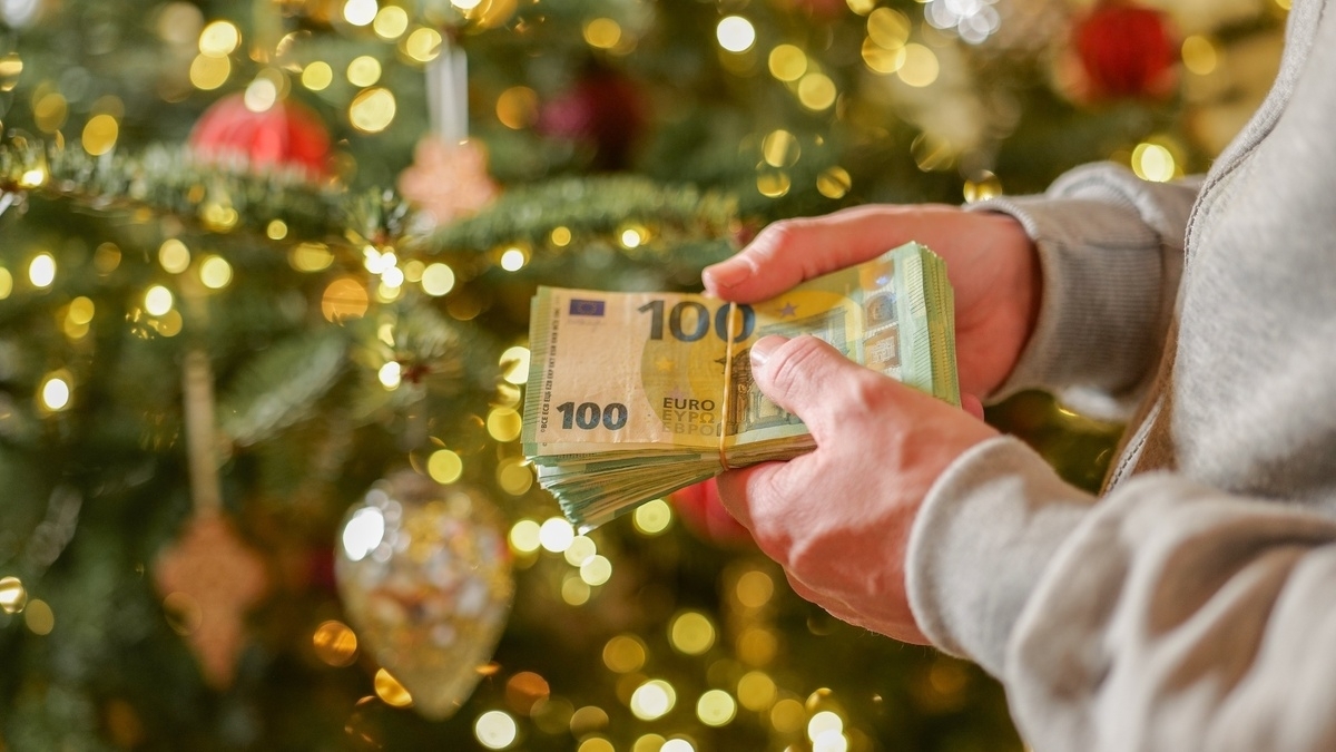 Pháp sắp phát 'trợ cấp Giáng sinh' cho hơn 2 triệu hộ gia đình