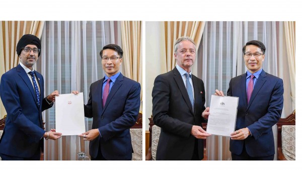 MOFA receives copies of Credentials appointing Ambassadors of Singapore and Dominica to Vietnam