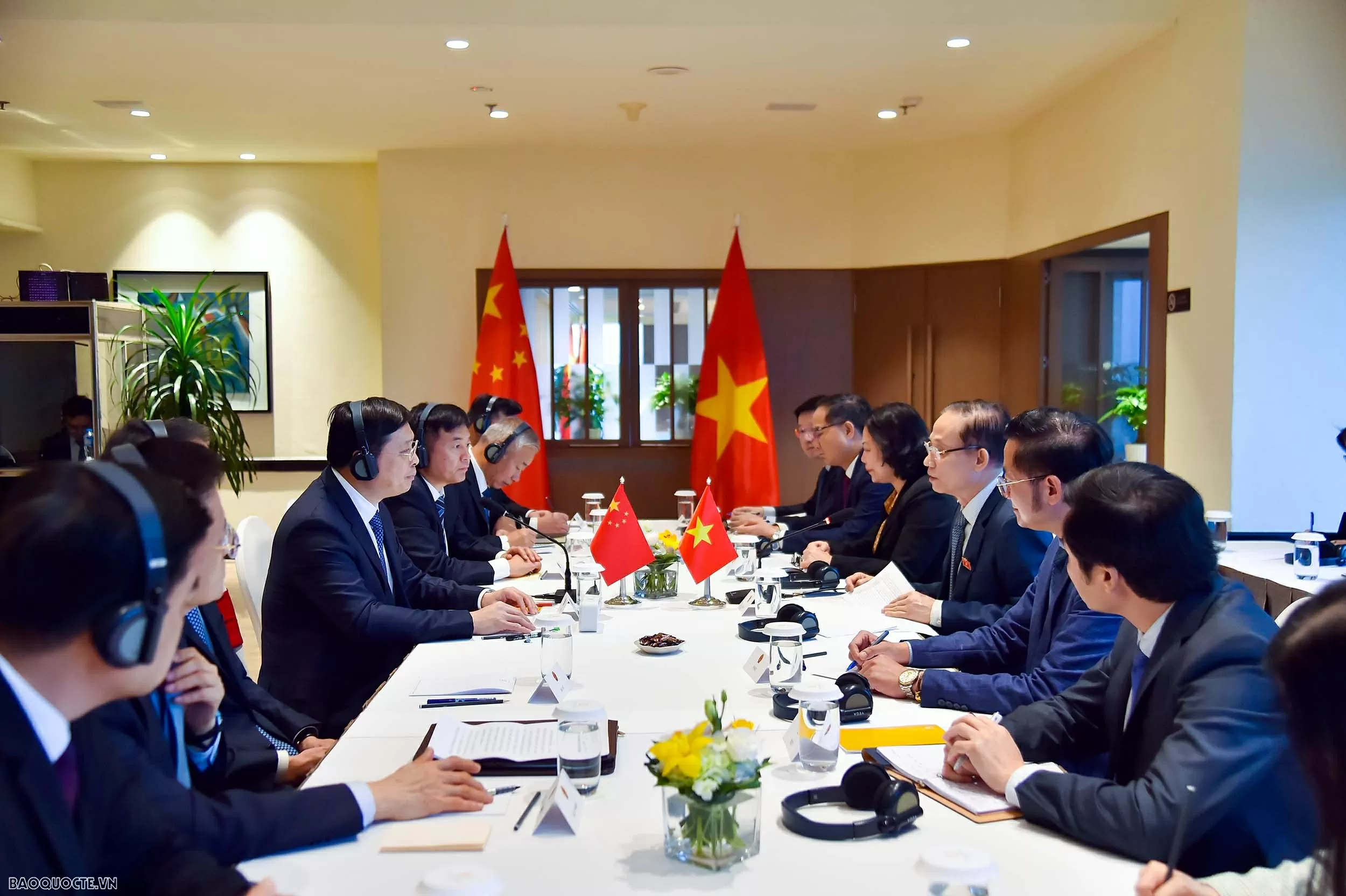 Bộ trưởng Ngoại giao Lê Hoài Trung hội đàm với Chủ tịch Khu tự trị Quảng Tây, Trung Quốc