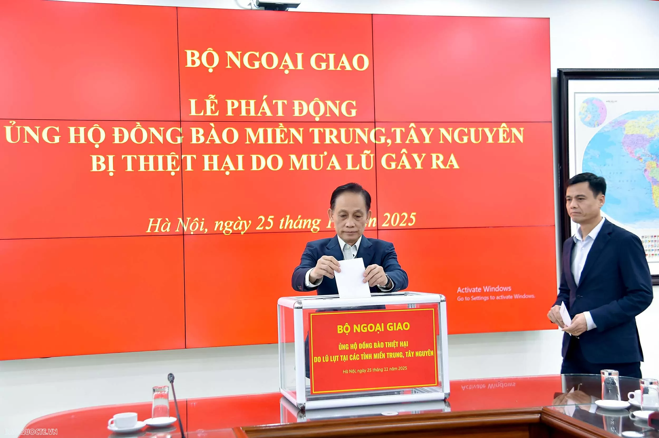 Bộ Ngoại giao phát động quyên góp ủng hộ đồng bào khắc phục hậu quả mưa lũ Bộ Ngoại giao phát động quyên góp ủng hộ đồng bào khắc phục hậu quả mưa lũ