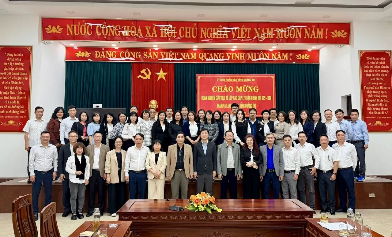 Hành trình học tập, tri ân và sẻ chia trên mảnh đất Quảng Trị anh hùng Hành trình học tập, tri ân và sẻ chia trên mảnh đất Quảng Trị anh hùng