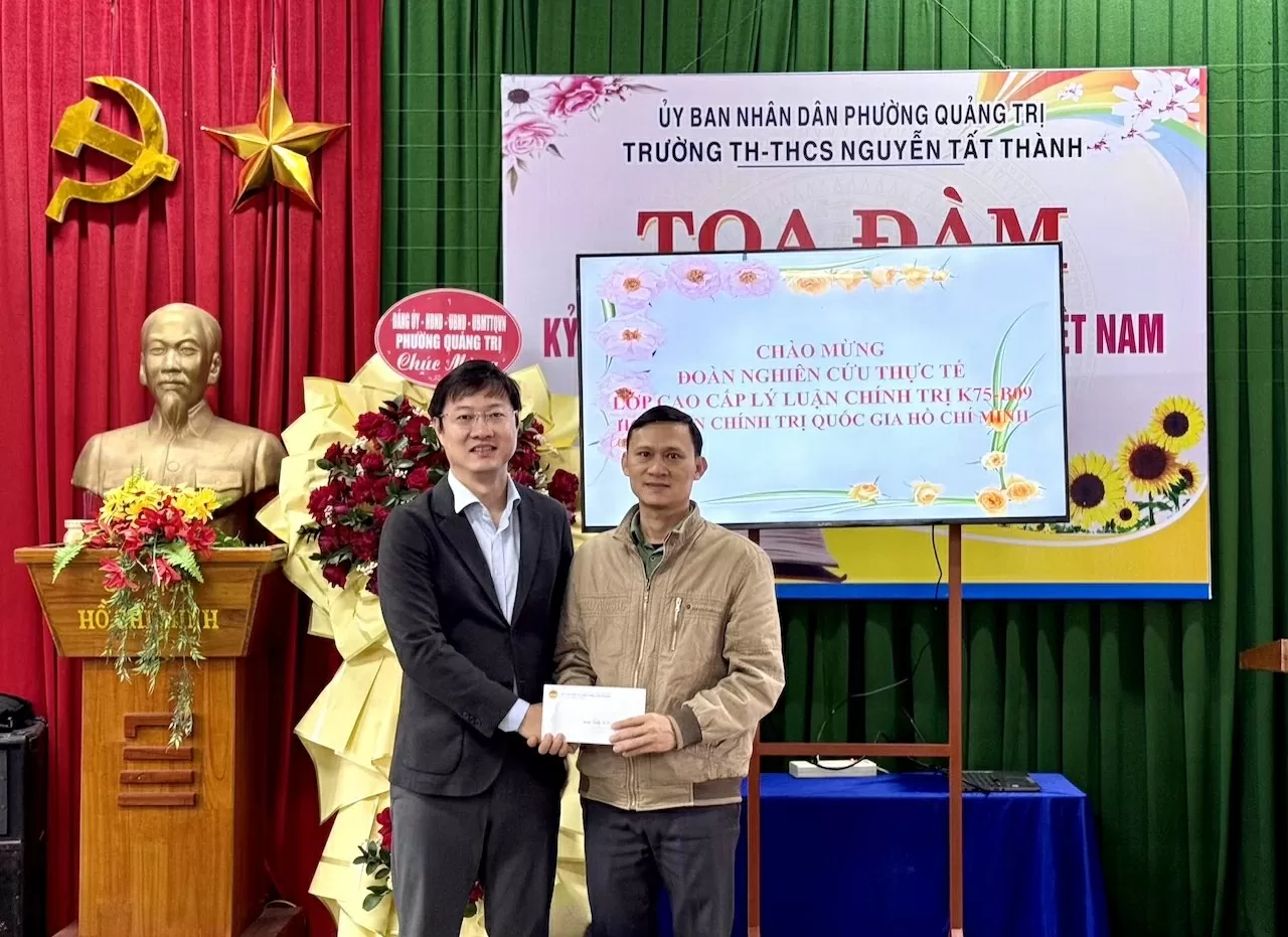 Hành trình học tập, tri ân và sẻ chia trên mảnh đất Quảng Trị anh hùng Hành trình học tập, tri ân và sẻ chia trên mảnh đất Quảng Trị anh hùng