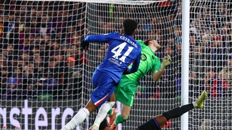 Xé lưới Barca, Estevao sánh vai với Mbappe và Haaland