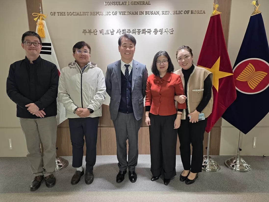 Tổng lãnh sự quán Việt Nam đánh giá cao và tích cực phối hợp trong dự án hỗ trợ người lao động nước ngoài tại Hàn Quốc Tổng lãnh sự quán Việt Nam đánh giá cao và tích cực phối hợp trong dự án hỗ trợ người lao động nước ngoài tại Hàn Quốc