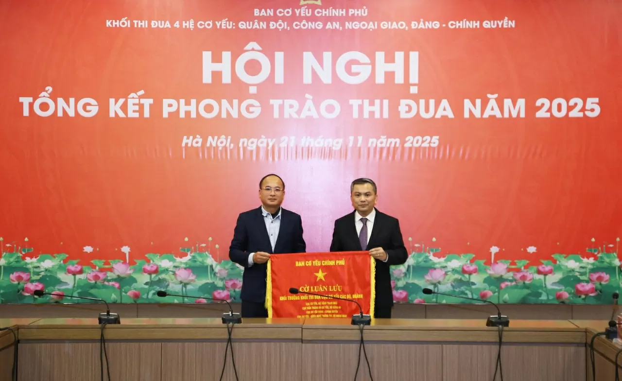 Cục Cơ yếu - Công nghệ thông tin Bộ Ngoại giao bàn giao nhiệm vụ Khối trưởng Khối thi đua năm 2026 cho Cục Cơ yếu Đảng - Chính quyền. (Ảnh: Thành Long) Cục Cơ yếu - Công nghệ thông tin Bộ Ngoại giao bàn giao nhiệm vụ Khối trưởng Khối thi đua năm 2026 cho Cục Cơ yếu Đảng - Chính quyền. (Ảnh: Thành Long)