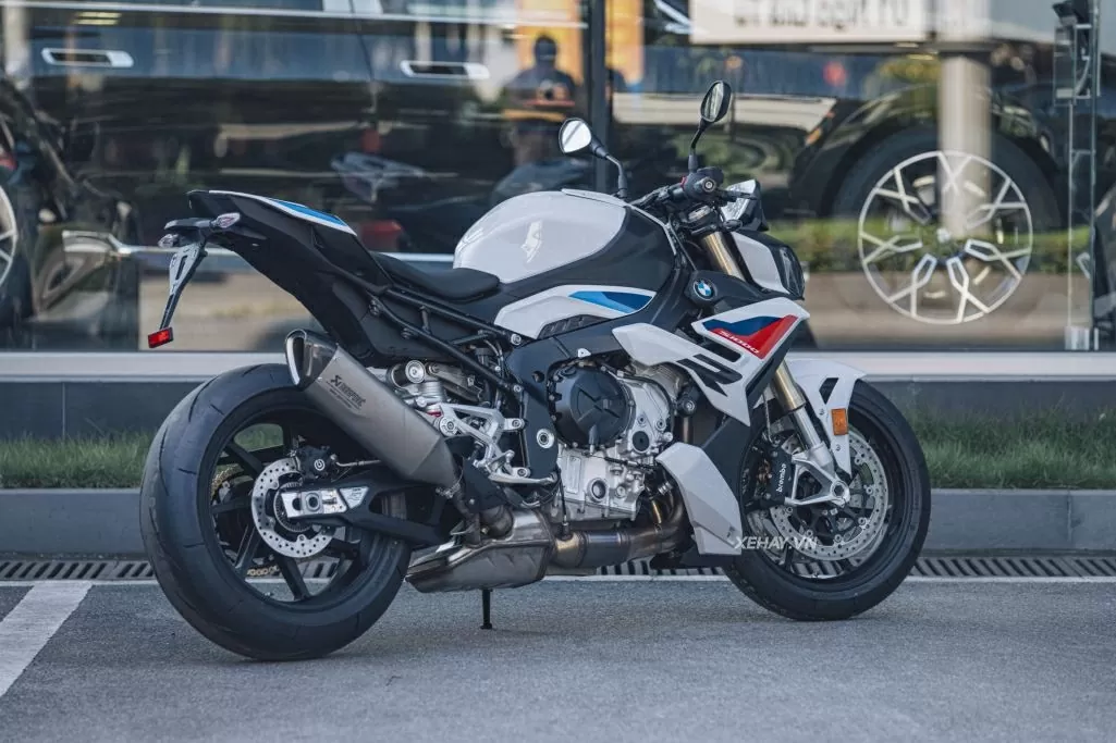 BMW S 1000 R 2026 có ngoại hình sắc nét và hiện đại.