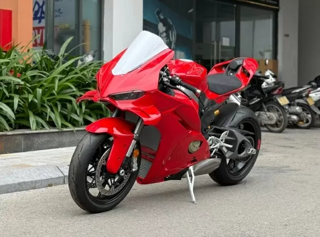 Panigale V4 2025 nổi bật với những cải tiến toàn diện về thiết kế ấn tượng.