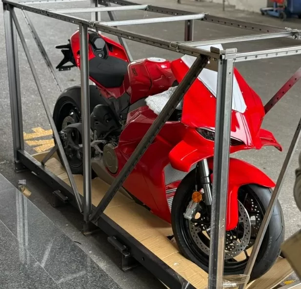 Ducati Panigale V4 2025 có khung xe và bộ quây mới cũng mang lại trải nghiệm lái thoải mái hơn. Ducati Panigale V4 2025 có khung xe và bộ quây mới cũng mang lại trải nghiệm lái thoải mái hơn.