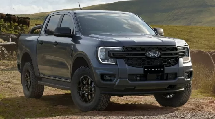 Ford Ranger 2026 giữ thiết kế cũ nhưng nâng cấp trang bị và động cơ.