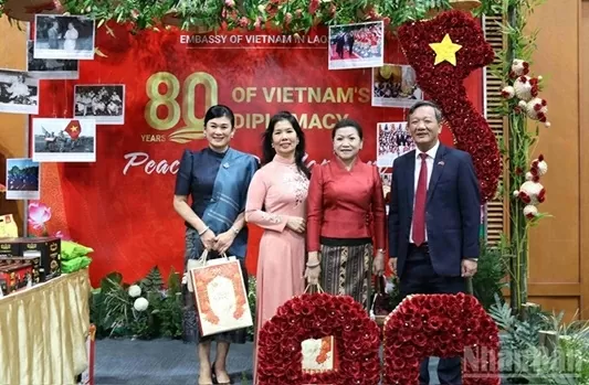 Tổng Bí thư thăm Lào