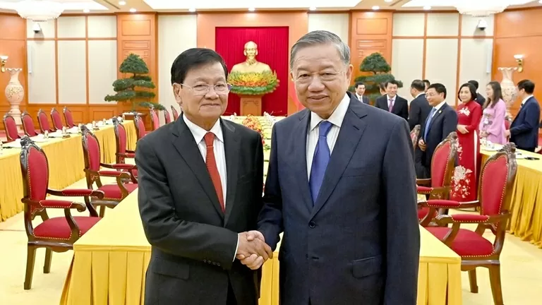Tổng Bí thư thăm Lào