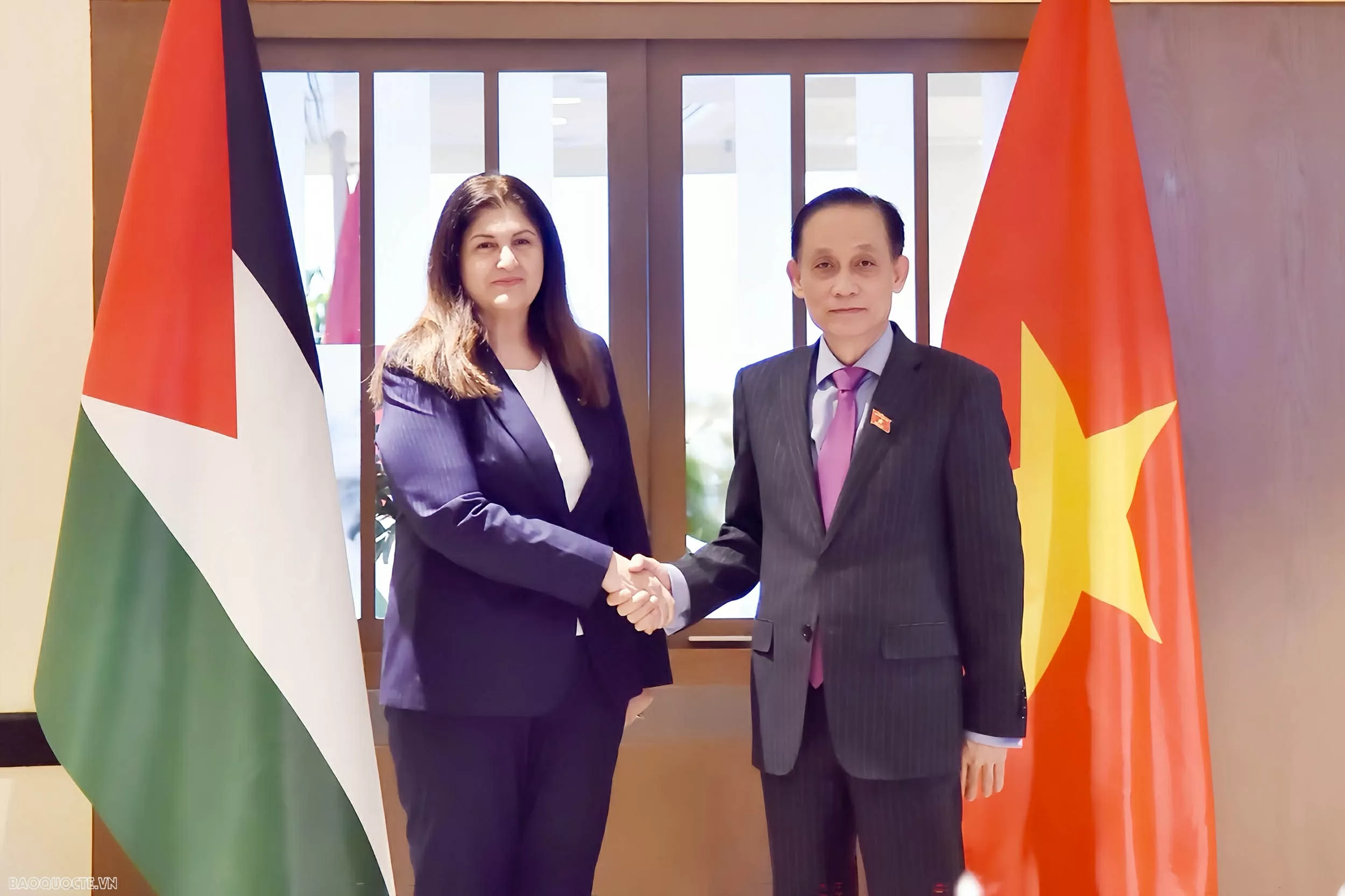 Bộ trưởng Ngoại giao Lê Hoài Trung tiếp Bộ trưởng Bộ Ngoại giao và Kiều dân Nhà nước Palestine Varsen Aghabekian Shahin.