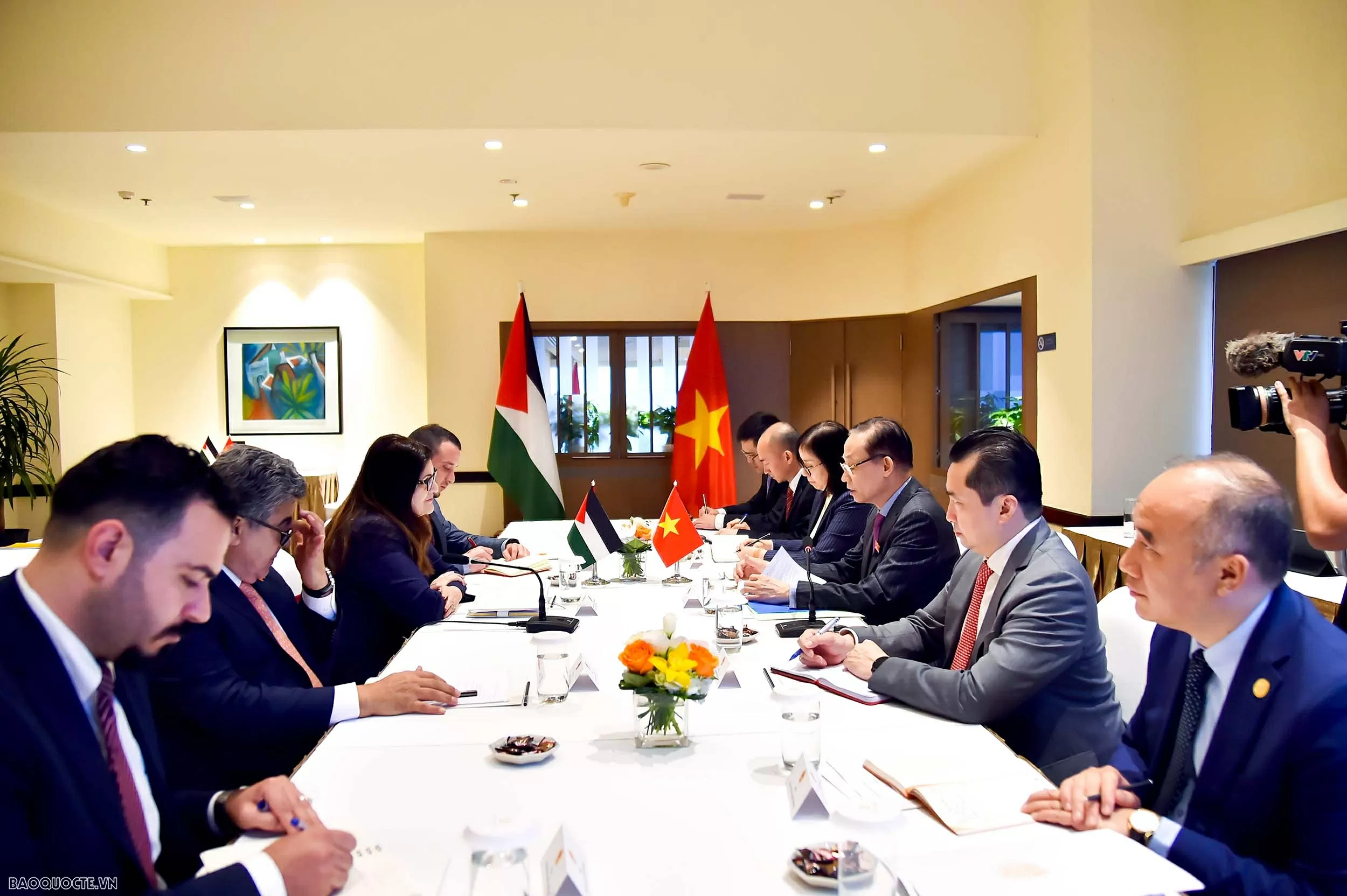 Bộ trưởng Ngoại giao và Kiều dân Palestine khẳng định lãnh đạo và nhân dân Palestine luôn dành sự quan tâm đặc biệt cho Việt Nam, một người bạn thuỷ chung, nghĩa tình của Palestine.