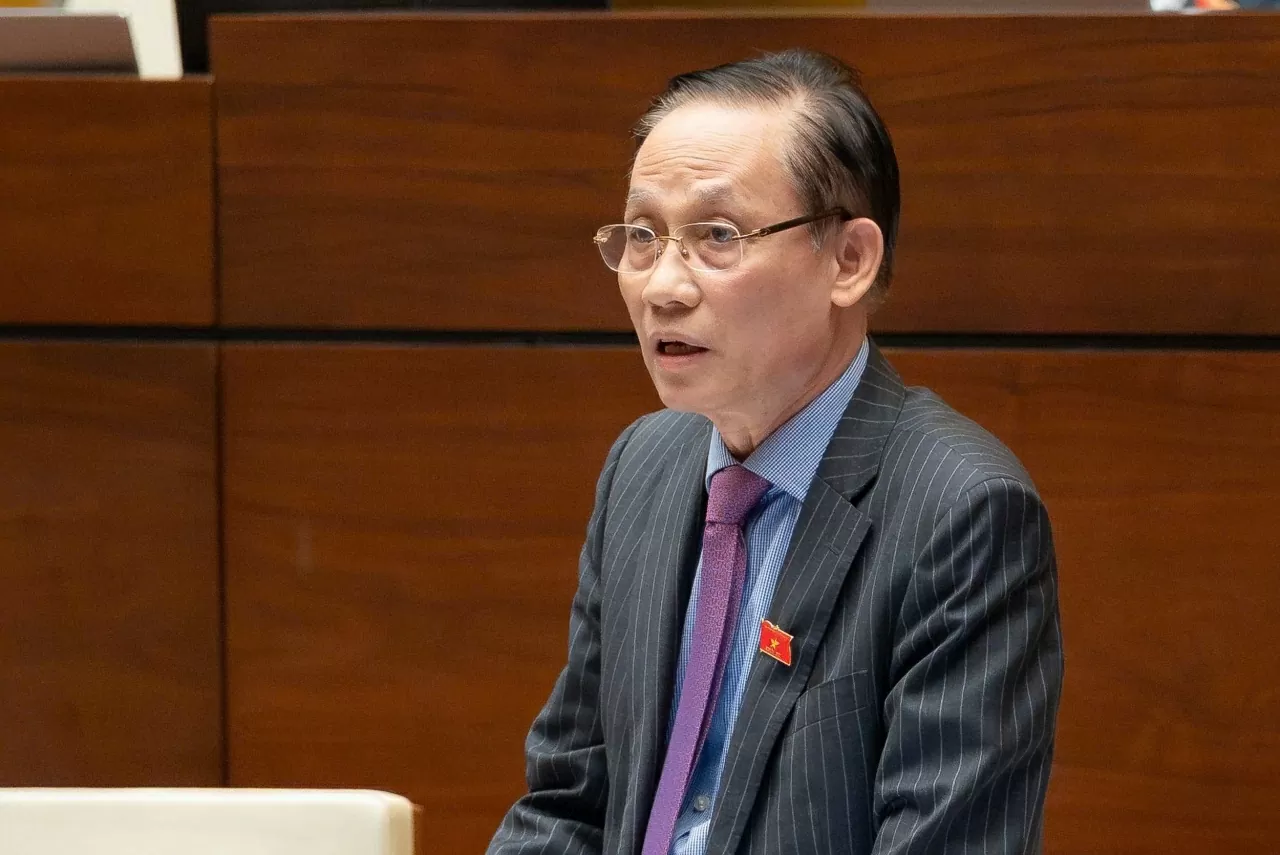 Bí thư Trung ương Đảng Bộ trưởng Bộ Ngoại giao Lê Hoài Trung, thay mặt cơ quan soạn thảo, báo cáo, giải trình và tiếp thu ý kiến đại biểu.