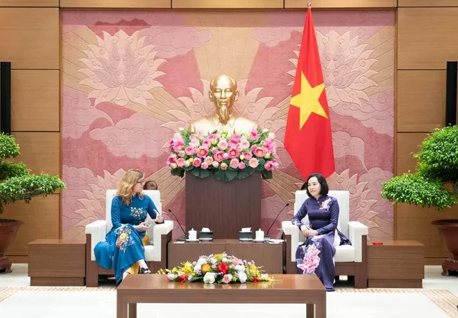 Phó Chủ tịch Quốc hội Nguyễn Thị Thanh tiếp Trưởng đại diện UNICEF tại Việt Nam Silvia Danailov. (Nguồn: Quốc hội)
