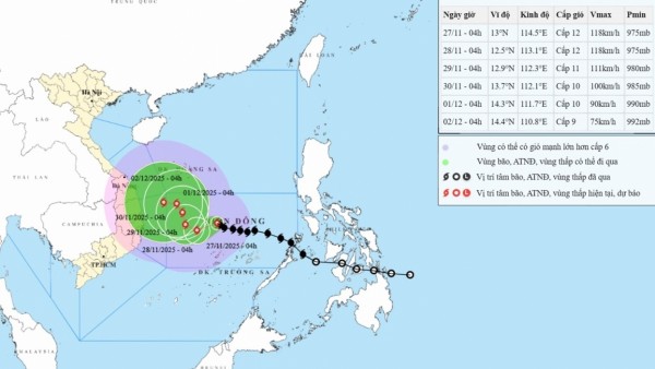 Bão số 15 chủ yếu di chuyển trên khu vực giữa Biển Đông, vùng gần tâm bão gió cấp 15, sóng cao 7-9m
