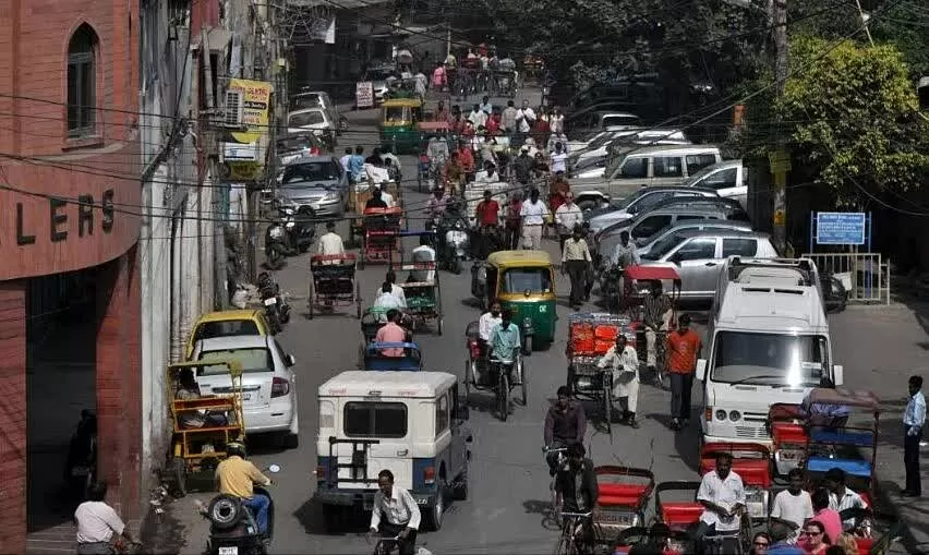 ác loại xe lưu thông trên đường phố Ấn Độ. Ảnh: India Express