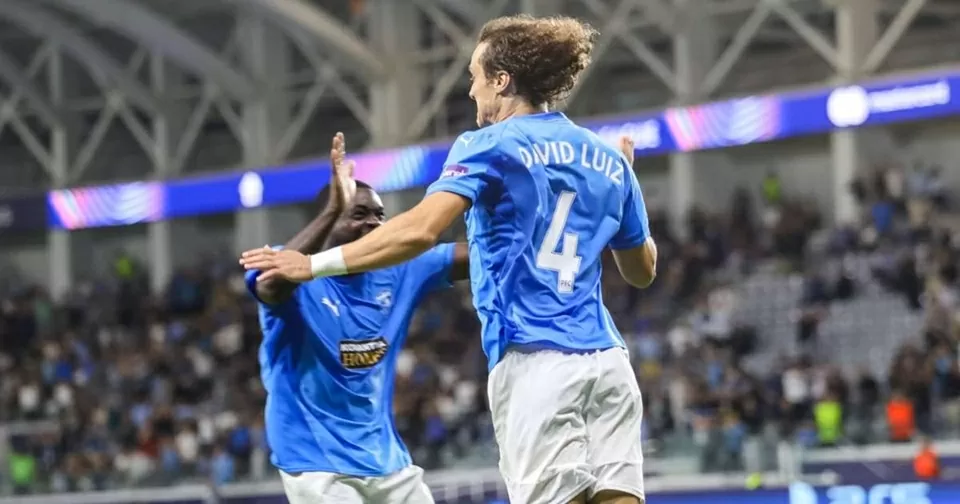 Ghi bàn trở lại sau 8 năm, David Luiz đi vào lịch sử UEFA Champions League