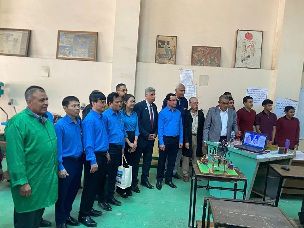 Đồng chí Nguyễn Đình Khang, Ủy viên Trung ương Đảng, Chủ tịch Tổng Liên đoàn Lao động Việt Nam thăm và làm việc tại Ai Cập Đồng chí Nguyễn Đình Khang, Ủy viên Trung ương Đảng, Chủ tịch Tổng Liên đoàn Lao động Việt Nam thăm và làm việc tại Ai Cập