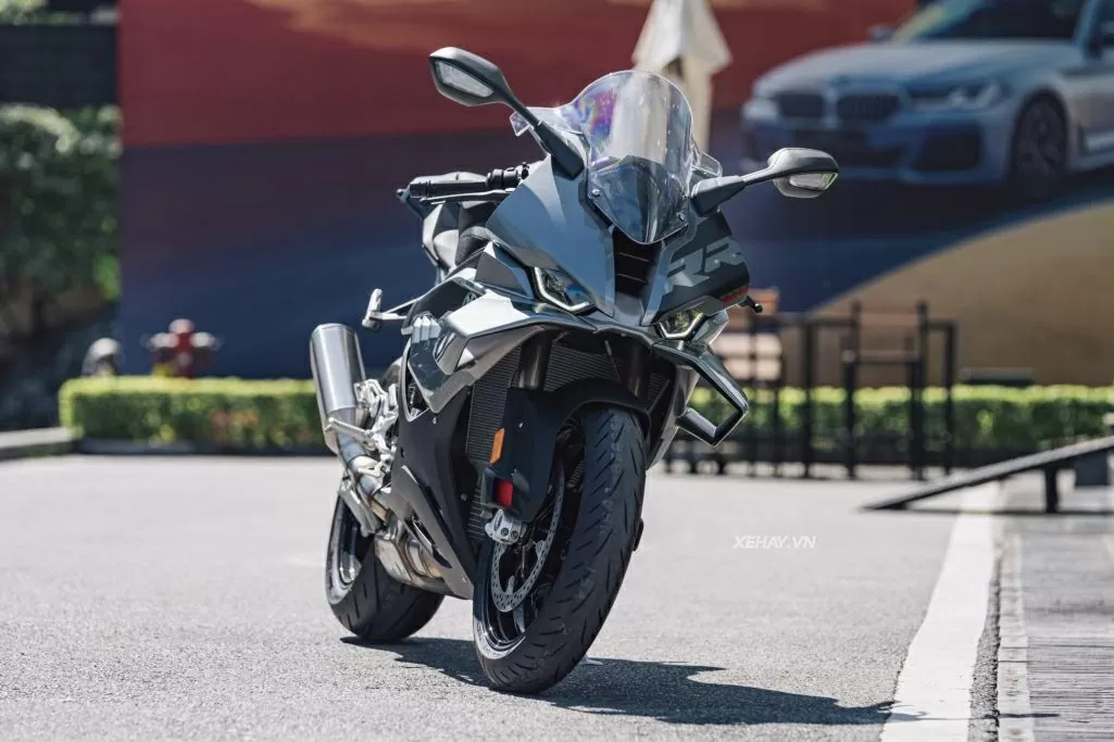 Khung xe làm từ nhôm đúc dạng bridge-type tạo sự chắc chắn.