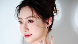 Nhan sắc thăng hạng của Hoa hậu Lương Thùy Linh