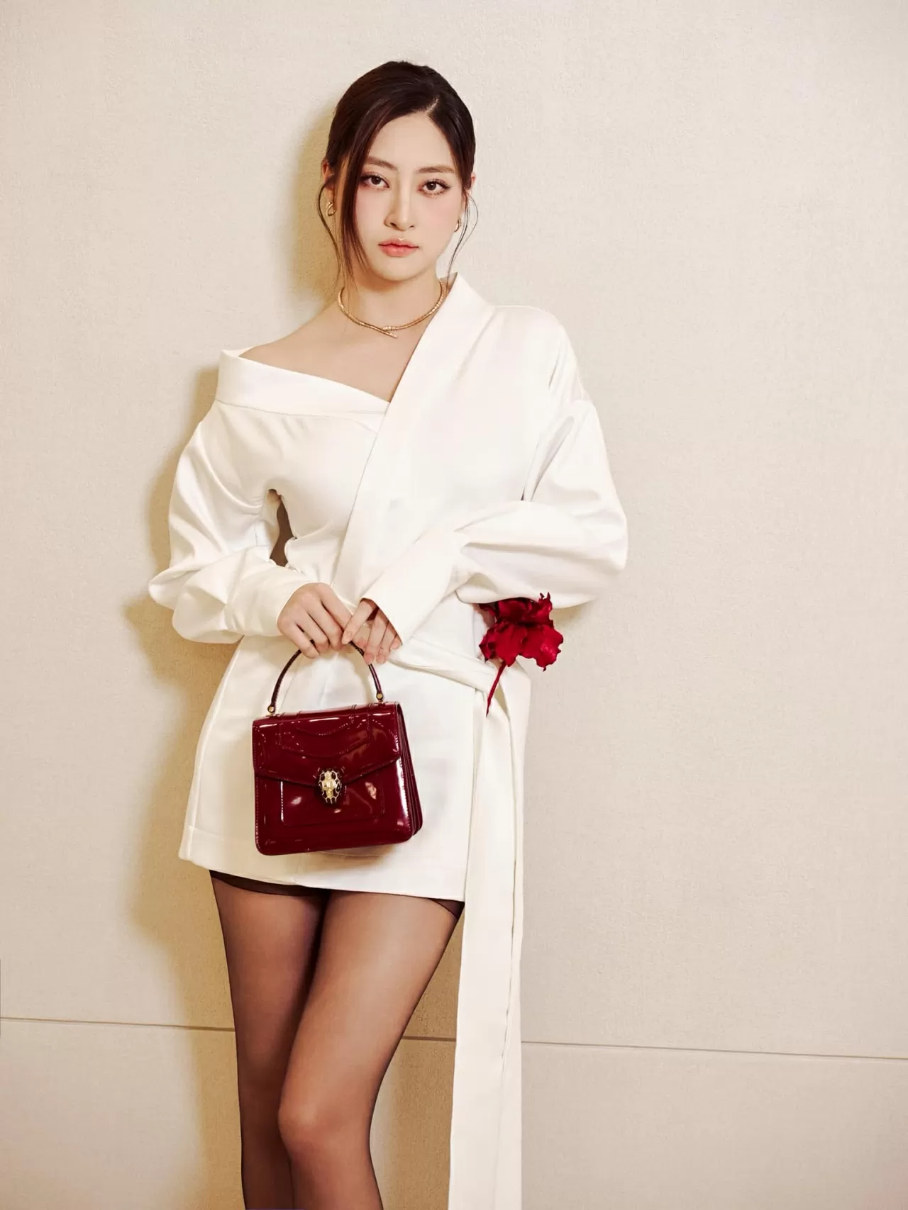 Nhan sắc thăng hạng của Hoa hậu Lương Thùy Linh