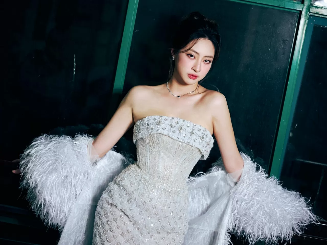 Nhan sắc thăng hạng của Hoa hậu Lương Thùy Linh