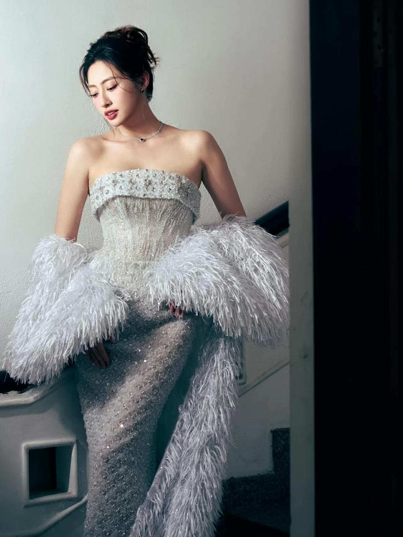 Nhan sắc thăng hạng của Hoa hậu Lương Thùy Linh