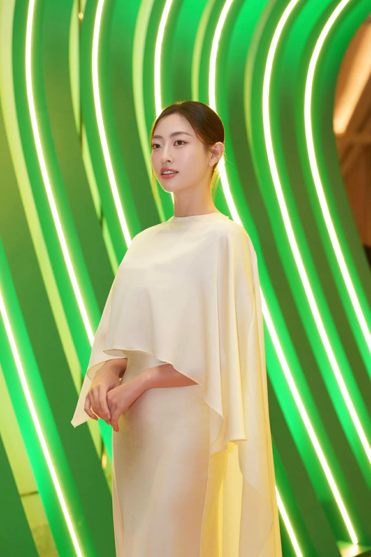 Nhan sắc thăng hạng của Hoa hậu Lương Thùy Linh