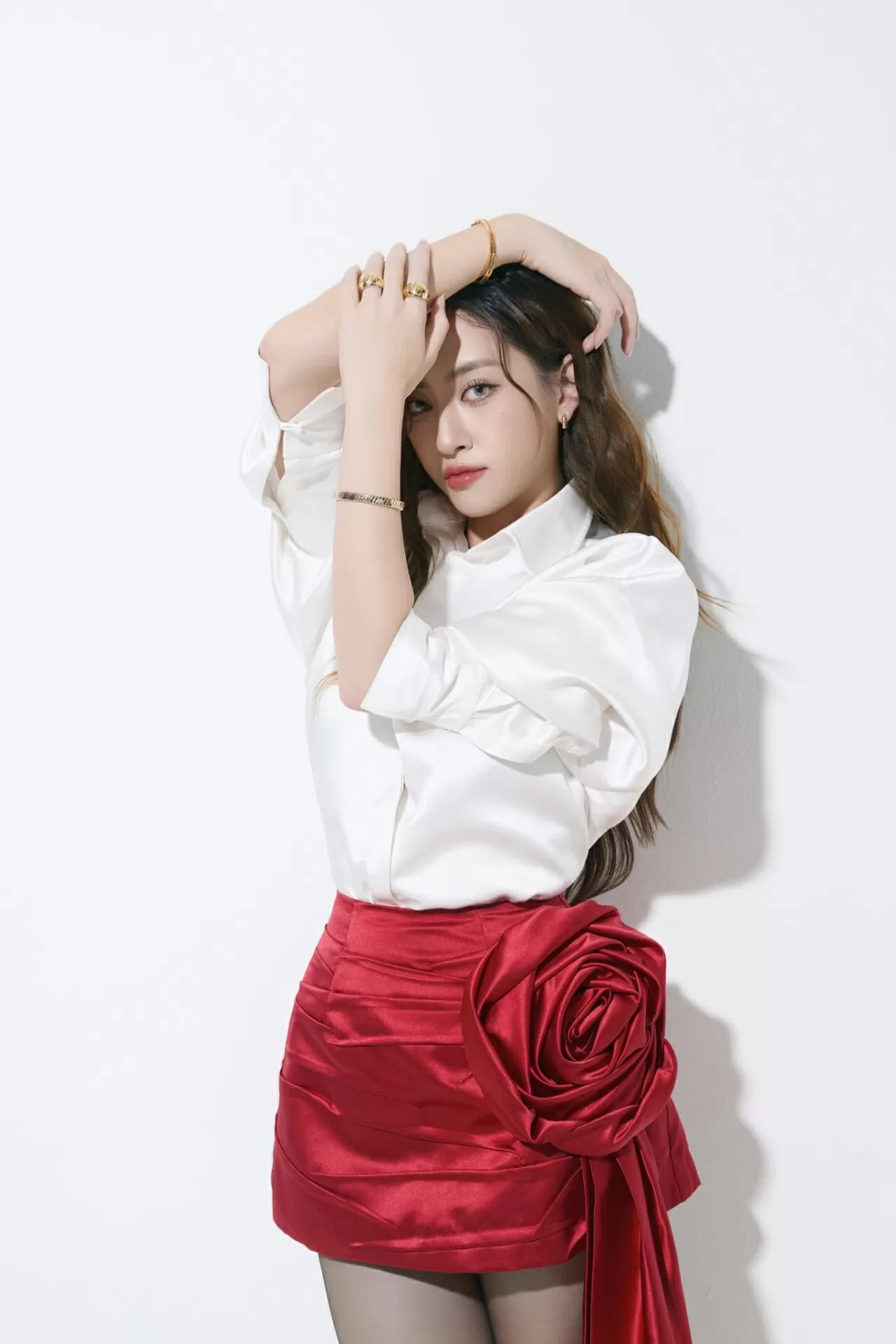 Nhan sắc thăng hạng của Hoa hậu Lương Thùy Linh