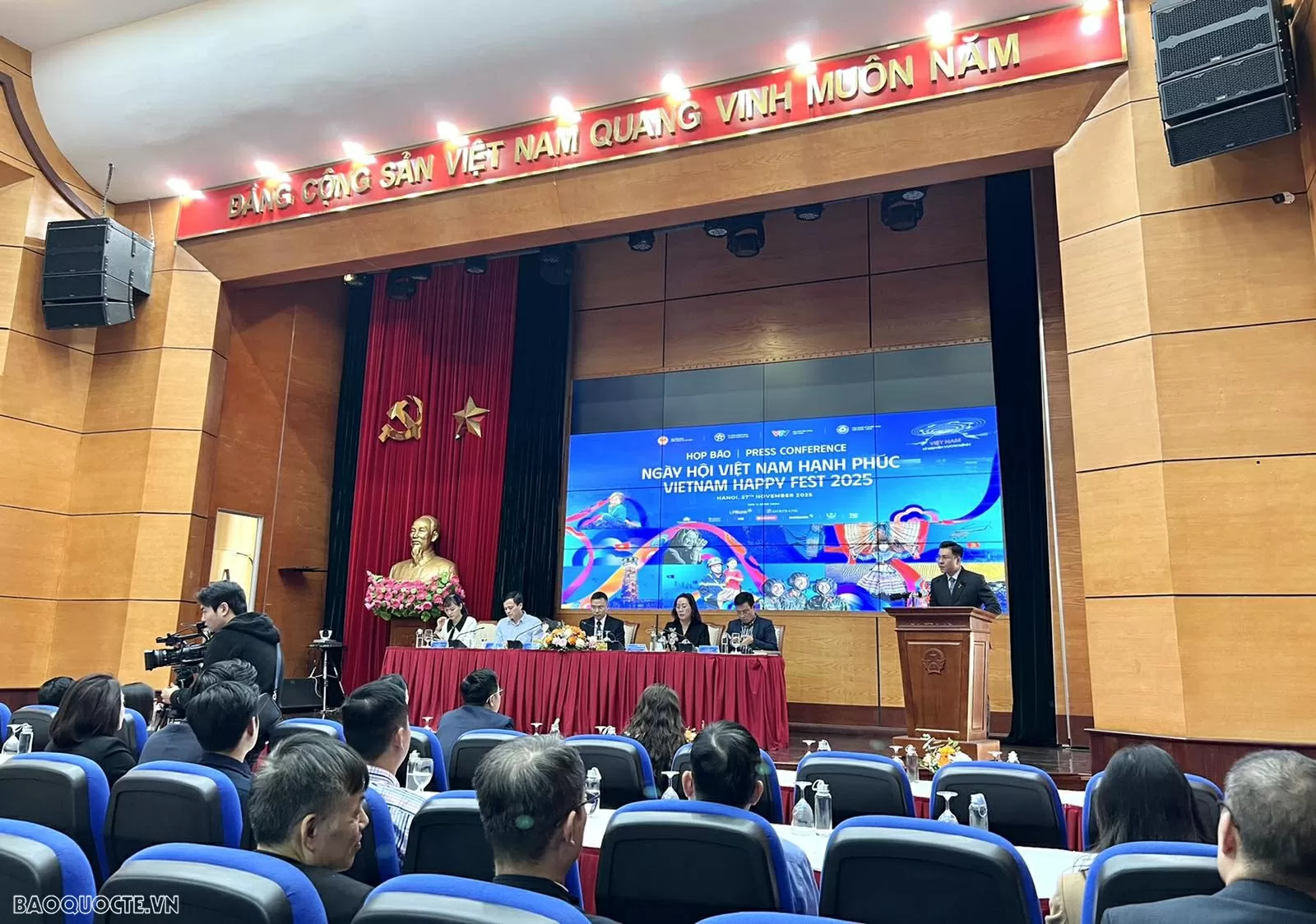 Bước đi, chạm vào và cảm nhận hạnh phúc tại Vietnam Happy Fest 2025 – Ngày hội Việt Nam Hạnh phúc Bước đi, chạm vào và cảm nhận hạnh phúc tại Vietnam Happy Fest 2025 – Ngày hội Việt Nam Hạnh phúc