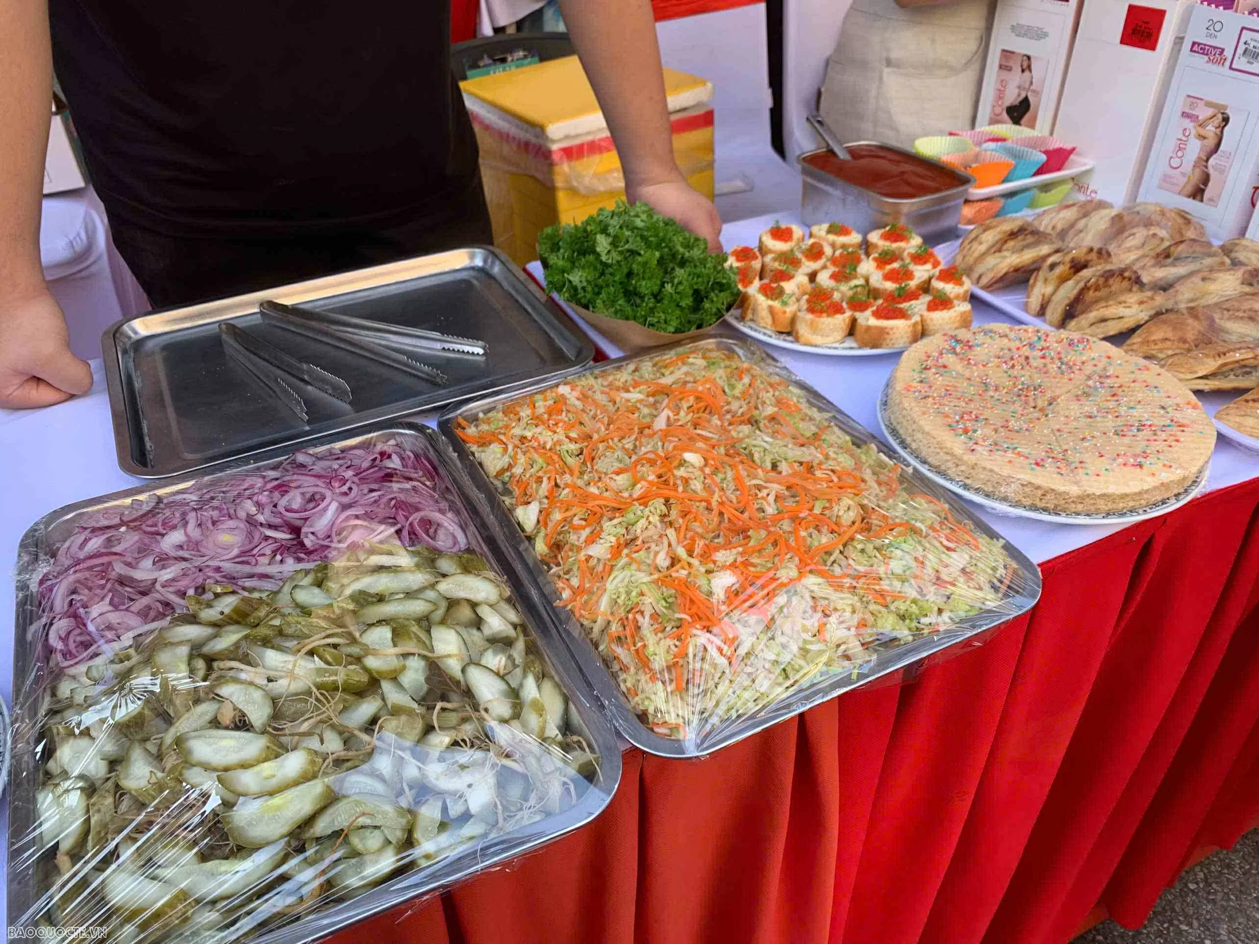 Đại sứ Uladzimir Baravikou: Belarus mong muốn đồng hành cùng Việt Nam trong các công tác hỗ trợ cộng đồng Đại sứ Uladzimir Baravikou: Belarus mong muốn đồng hành cùng Việt Nam trong các công tác hỗ trợ cộng đồng