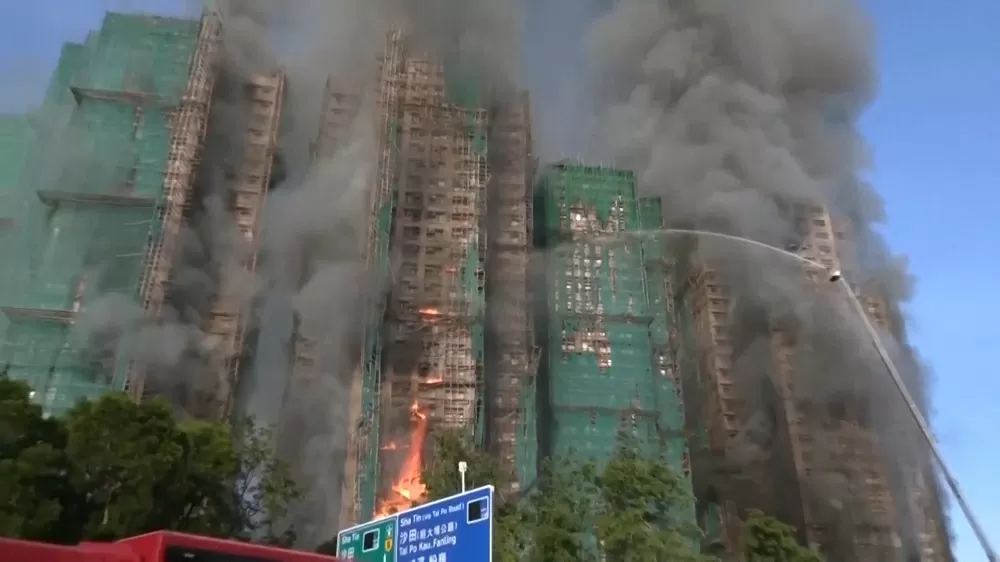Vụ cháy chung cư Hong Kong (Trung Quốc): Số nạn nhân thiệt mạng tăng mạnh lên 94, cảnh sát đưa ra suy đoán ban đầu về 'thủ phạm'. (Nguồn: The Guardian) Vụ cháy chung cư Hong Kong (Trung Quốc): Số nạn nhân thiệt mạng tăng mạnh lên 94, cảnh sát đưa ra suy đoán ban đầu về 'thủ phạm'. (Nguồn: The Guardian)