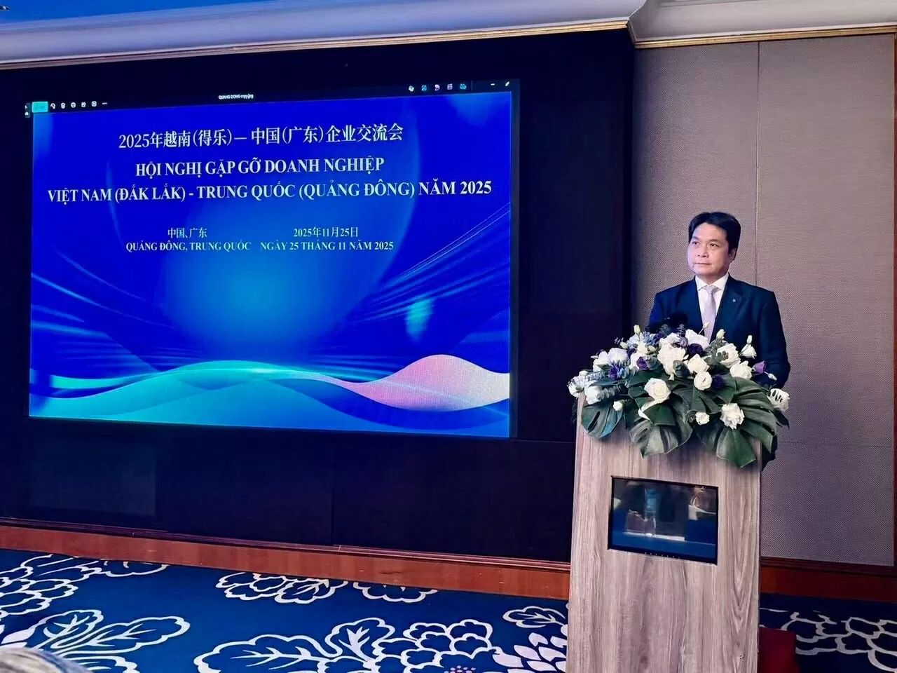 Tổng lãnh sự Nguyễn Việt Dũng phát biểu khai mạc Hội nghị. Tổng lãnh sự Nguyễn Việt Dũng phát biểu khai mạc Hội nghị.