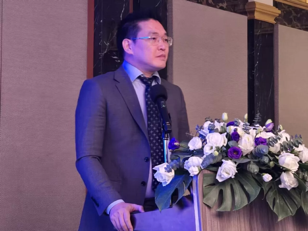 Phó Chủ tịch Liên hiệp Thương mại Quảng Đông La Văn Kỳ phát biểu tại Hội nghị.