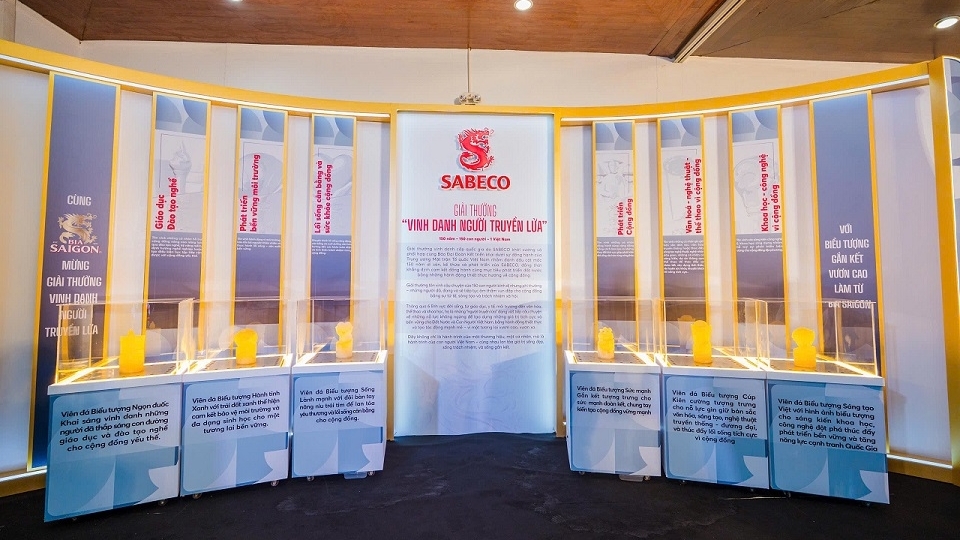 Tìm ra 15 gương mặt xuất sắc nhất của giải thưởng 'Vinh danh người truyền lửa'