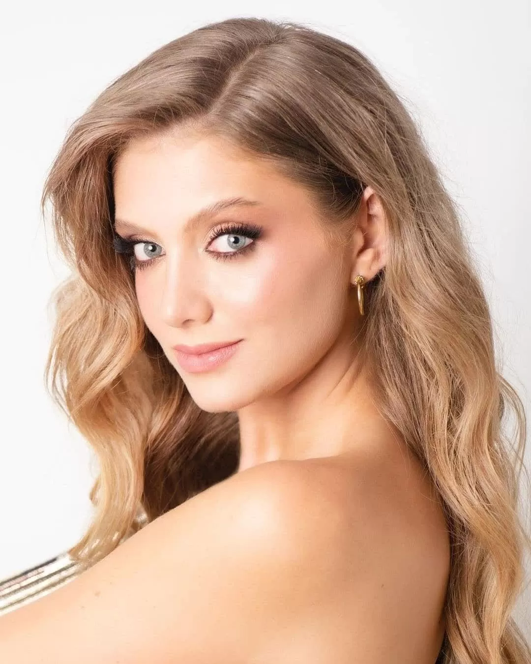 Ngắm sắc vóc gợi cảm của Miss International 2025