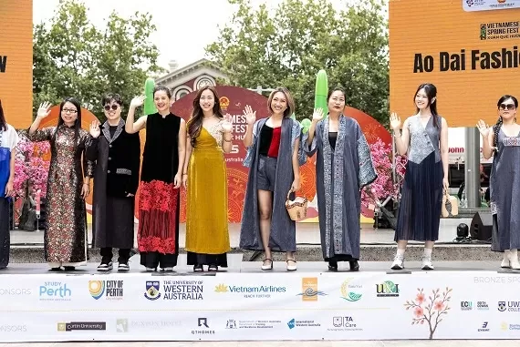 Tết Việt ở Tây Australia và những tấm lòng hướng về miền Trung Tết Việt giữa lòng Tây Australia và những tấm lòng hướng về miền Trung